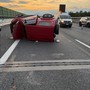 Schianto in tangenziale: due auto si ribaltano in direzione Sud all'altezza di Debouche. Traffico in tilt