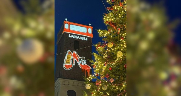 Albenga illumina il Natale, ma una torre sussurra una verità che non si può ignorare Albenga illumina il Natale, ma una torre sussurra una verità che non si può ignorare