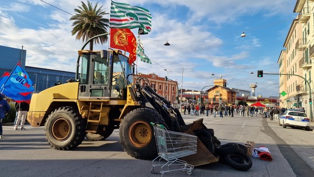 Ex Ilva, il presidente del Municipio Ceraudo parla della sua azienda: "Situazione drammatica: necessario tavolo urgente tra Regione, Comune e Governo" Ex Ilva, il presidente del Municipio Ceraudo parla della sua azienda: "Situazione drammatica: necessario tavolo urgente tra Regione, Comune e Governo"