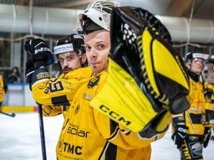 FOTO. Le mani di Buono sull'Alleghe (5-3). E quelle di Pisarenko sul cuore del Varese FOTO. Le mani di Buono sull'Alleghe (5-3). E quelle di Pisarenko sul cuore del Varese