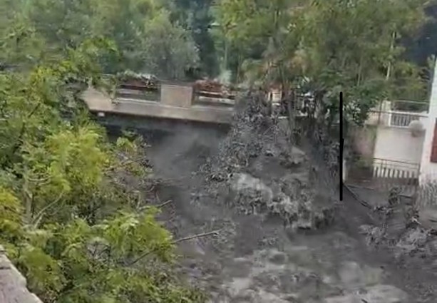 Fiume in piena a Bardonecchia: le immagine fanno paura, torna in mente lo tsunami del Ferragosto 2023