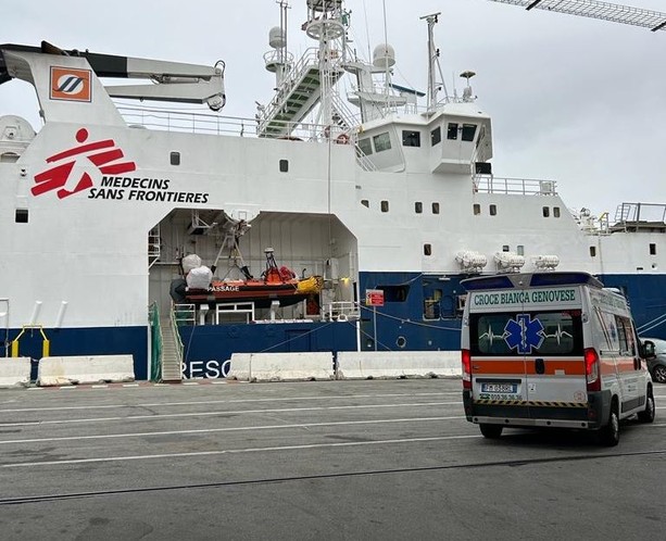 Geo Barents a Genova, completato lo sbarco dei migranti recuperati a largo della Libia Geo Barents a Genova, completato lo sbarco dei migranti recuperati a largo della Libia
