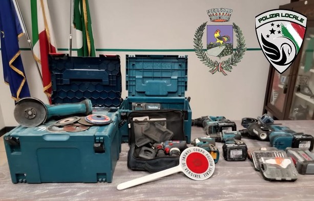 Guidava l'auto con la patente scaduta da 25 anni, italiano multato dalla polizia locale di Vergiate e mezzo sequestrato