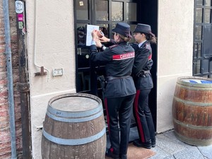 Albenga, sospesa la licenza ad un bar-ristorante: era stato trasformato in una sala da ballo