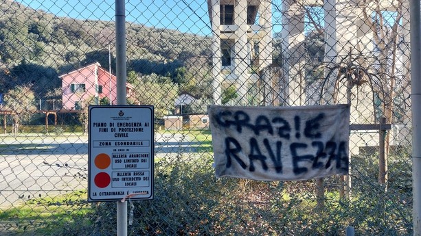 "Grazie Ravezza a 2 anni dalla tua scomparsa", i bambini di Celle non dimenticano lo storico campo diventato parcheggio