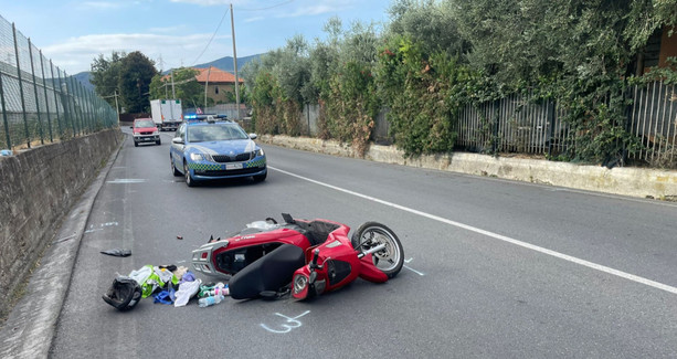 Albenga, scooter a terra in località Campochiesa: giovane in codice rosso