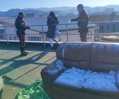 Dopo lite col fidanzato, stava per lanciarsi nel vuoto dal 4° piano: salvata dai carabinieri Dopo lite col fidanzato, stava per lanciarsi nel vuoto dal 4° piano: salvata dai carabinieri