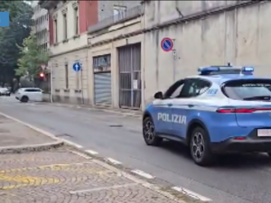 VIDEO Rapine, botte e furti: due uomini arrestati, indagati anche tre complici VIDEO Rapine, botte e furti: due uomini arrestati, indagati anche tre complici