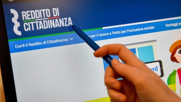 Individuati 250 extracomunitari che percepivano illecitamente reddito di cittadinanza Individuati 250 extracomunitari che percepivano illecitamente reddito di cittadinanza