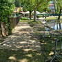 Il lungolago di Gavirate sott'acqua ogni volta che piove. Il Comune attiva una passerella pedonale drenante