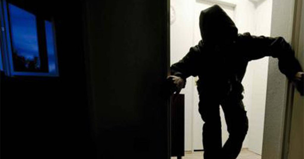 Dumenza, tre furti in case in una sera e un quarto colpo fallisce con i proprietari all'interno dell'abitazione Dumenza, tre furti in case in una sera e un quarto colpo fallisce con i proprietari all'interno dell'abitazione