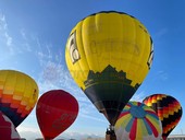Oltre trenta mongolfiere in volo sui cieli di Mondovì per il Raduno dell’Epifania [FOTO]