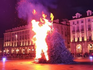 Un Farò indeciso: cade quasi a metà, di poco verso Porta Nuova [VIDEO]