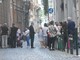 La Torino in ginocchio fa la fila al banco dei pegni: lunghe code per sfuggire alla povertà [FOTO e VIDEO]