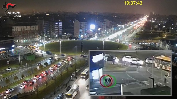 Accoltellato per non aver pagato un debito: 4 persone in carcere per tentato omicidio di piazza Baldissera