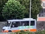 Linea 71, dopo la rissa e la sassaiola scatta la scorta della polizia locale. Salis: "Chiediamo urgentemente un tavolo prefettizio" Linea 71, dopo la rissa e la sassaiola scatta la scorta della polizia locale. Salis: "Chiediamo urgentemente un tavolo prefettizio"