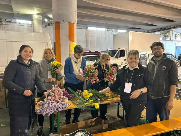 Sanremo, nasce il carro del Festival: un “grande televisore” di fiori per raccontare la storia della musica italiana (Foto e video)