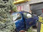 Montiglio Monferrato, auto contro un muro a Sant'Anna: vigili del fuoco estraggono i feriti