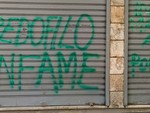 "Pedofilo infame", insulti e serrande abbassate per il minimarket delle moleste di Borgo Vittoria "Pedofilo infame", insulti e serrande abbassate per il minimarket delle moleste di Borgo Vittoria