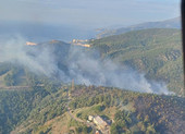 Incendio a Branega, le fiamme tornano a svilupparsi nella notte: vigili del fuoco di nuovo al lavoro Incendio a Branega, le fiamme tornano a svilupparsi nella notte: vigili del fuoco di nuovo al lavoro