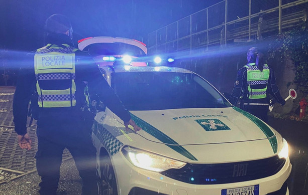 Giocavano d'azzardo con le macchinette in una sala scommesse di Lavena Ponte Tresa: identificati dieci minorenni