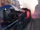 Caos in Barriera di Milano: ignoti lanciano un fumogeno sul tram 4 Caos in Barriera di Milano: ignoti lanciano un fumogeno sul tram 4
