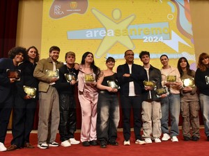 Area Sanremo 2025: nonostante i ritardi, buon numero partecipanti e grande attesa per la finale con Carlo Conti Area Sanremo 2025: nonostante i ritardi, buon numero partecipanti e grande attesa per la finale con Carlo Conti