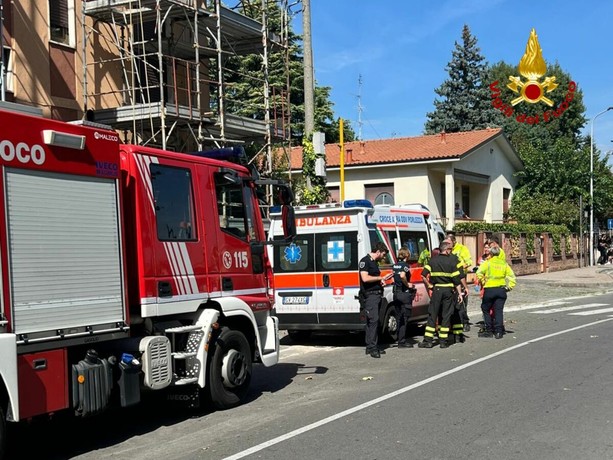 Operaio cade da un ponteggio, elisoccorso in azione a Caronno Pertusella Operaio cade da un ponteggio, elisoccorso in azione a Caronno Pertusella