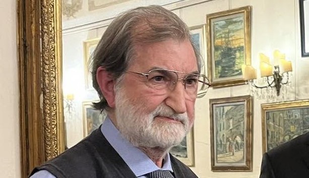 Addio a Mauro Pietronave, anima del Gran Caffè Defilla: Chiavari perde il custode del suo salotto storico Addio a Mauro Pietronave, anima del Gran Caffè Defilla: Chiavari perde il custode del suo salotto storico