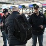 Derubano una turista qatariota a Malpensa e fuggono sull'A8 in taxi: in manette un francese e un egiziano