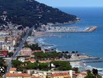 Aggressione a un giovane ad Andora, il locale riapre dopo il riesame della Questura: ridotta la sospensione della licenza