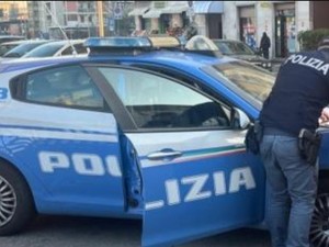 Tormentava l'ex compagna con pedinamenti e telefonate intimidatorie, stalker recidivo arrestato dalla polizia Tormentava l'ex compagna con pedinamenti e telefonate intimidatorie, stalker recidivo arrestato dalla polizia