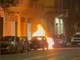 Un'auto esplode nella notte, momenti di paura in via Di Nanni Un'auto esplode nella notte, momenti di paura in via Di Nanni