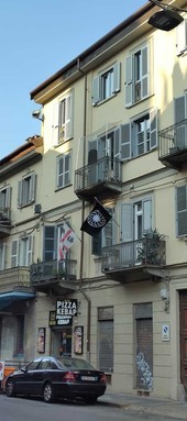 San Donato, la bandiera con simbolo nazista scatena la bufera: &quot;Uno sfregio inaccettabile&quot;