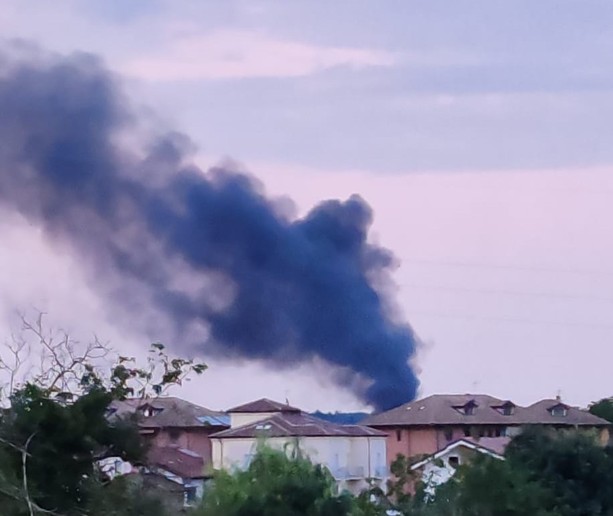 Esplode una bombola di gas, tre gravi feriti al campo nomadi di via Guerra