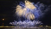 Cagnes-sur-Mer, notte di spettacolo all’ippodromo: corse, draghi e fuochi d’artificio  Il Grand Prix della città torna il 10 luglio: ingresso gratuito, show itineranti e gran finale