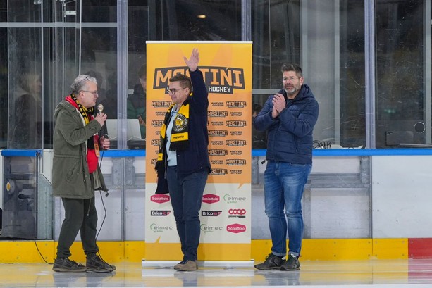 Il cuore dell'Appiano batte il "cuoricino" dei Mastini, così "scelgono" il Caldaro in Coppa. Sotto la buona stella del sold out e di Devèze Il cuore dell'Appiano batte il "cuoricino" dei Mastini, così "scelgono" il Caldaro in Coppa. Sotto la buona stella del sold out e di Devèze