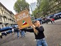"Nessun generale per nessuna guerra": Vannacci accolto dalle proteste a Torino "Nessun generale per nessuna guerra": Vannacci accolto dalle proteste a Torino