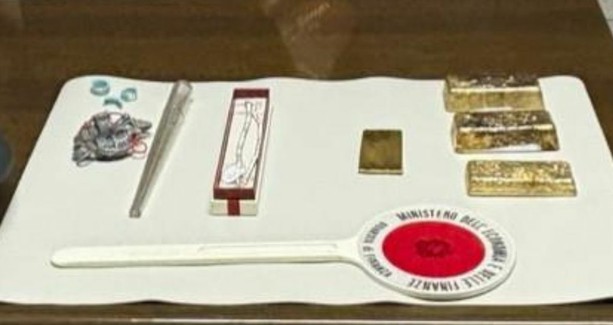 Maxi confisca di oltre 6 kg di oro, gioielli e diamanti per 760mila euro: anche un savonese segnalato