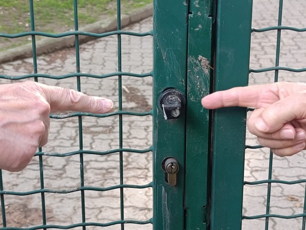 Altro raid al centro d’incontro Stampalia, cannibalizzato il tetto dell’edificio [FOTO]