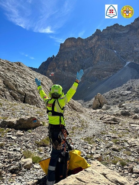 Trauma alla gamba per due escursionisti: doppio intervento del soccorso alpino in Valle Maira e Po