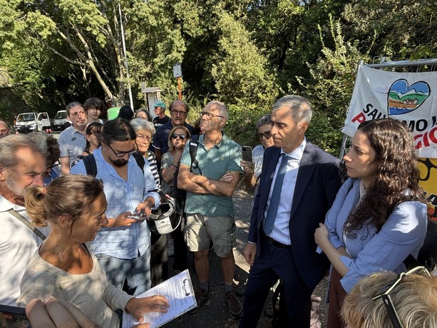 Righi, la cabina elettrica della discordia. Ma per il Comune “non sarà semplice spostarla dal parco”