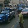 FOTO - Blitz delle Forze dell'Ordine in via Como a Varese. Strada chiusa e agenti al lavoro