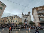 Funerali di Beatrice, Bordighera blindata: grande dispiegamento di forze dell’ordine, tanti cittadini fuori dalla chiesa (Foto e Video) Funerali di Beatrice, Bordighera blindata: grande dispiegamento di forze dell’ordine, tanti cittadini fuori dalla chiesa (Foto e Video)