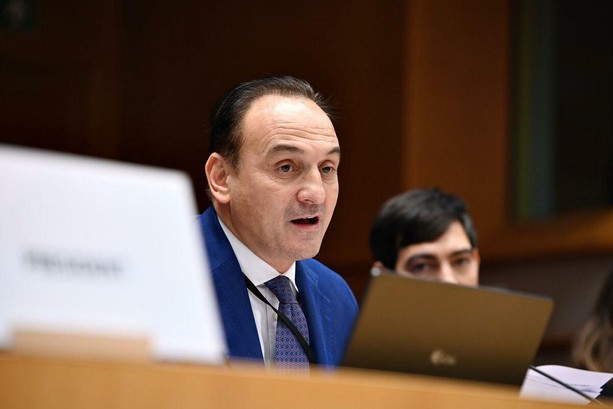 Cirio va a Chivasso e stuzzica i No Tav: "Li porterei qui a vedere il Canale Cavour" Cirio va a Chivasso e stuzzica i No Tav: "Li porterei qui a vedere il Canale Cavour"