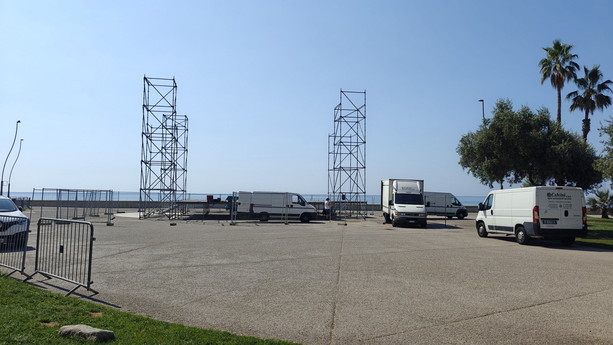 Sanremo: a Pian di Nave iniziato il lavoro di allestimento del palco che ospiterà i grandi nomi della musica per tutta l'estate