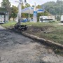 Paura nella notte, Mercedes si schianta contro un distributore e prende fuoco