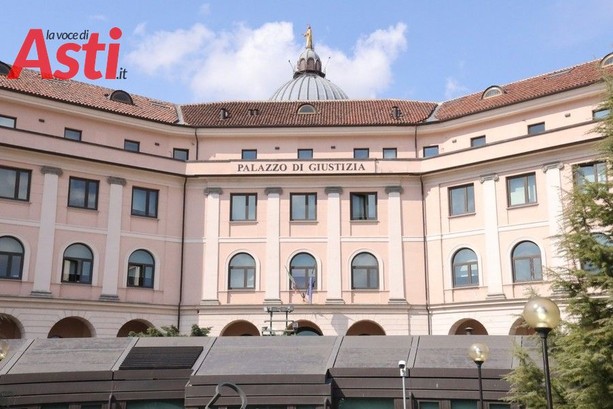 Abusi su due studentesse: condannato a tre anni di reclusione il professore di due Istituti superiori di Asti