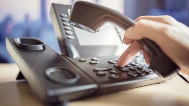 Pensionata di Moncalieri raggirata al telefono: svuotato il conto in banca di quasi 100 mila euro
