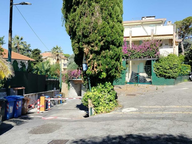 Omicidio di via Hope a Sanremo, la lite, le telecamere e i graffi sul corpo: così le indagini si sono concentrate sul figlio di Lorella Capano Omicidio di via Hope a Sanremo, la lite, le telecamere e i graffi sul corpo: così le indagini si sono concentrate sul figlio di Lorella Capano